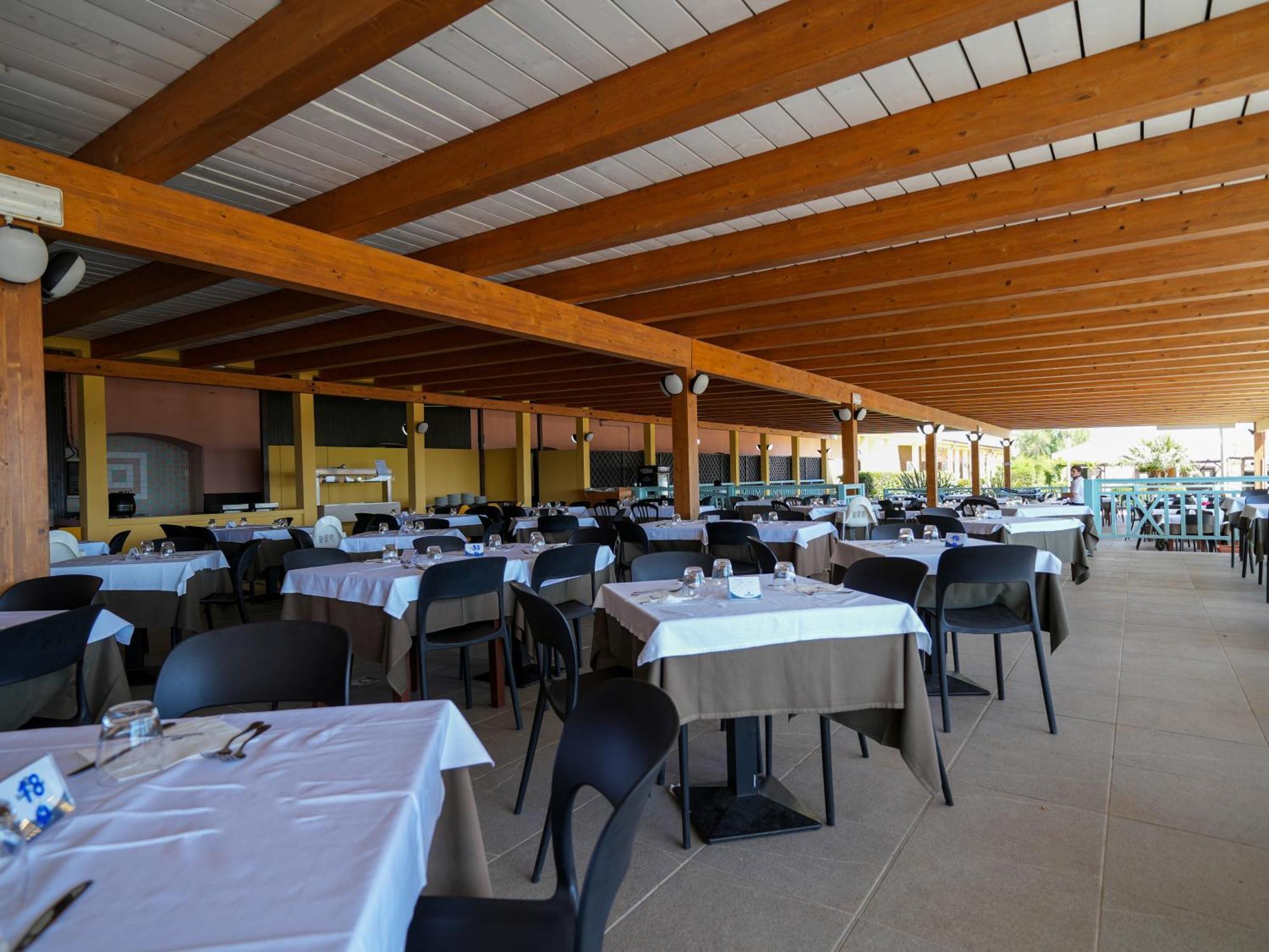 Le Tonnare Di Stintino - Beach Resort Exteriör bild